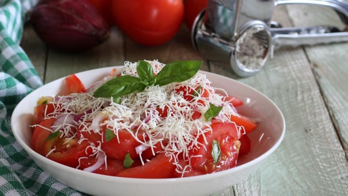 L'insalata della Nonna, il Piatto Tipico Estivo e Non dei Catanesi - 