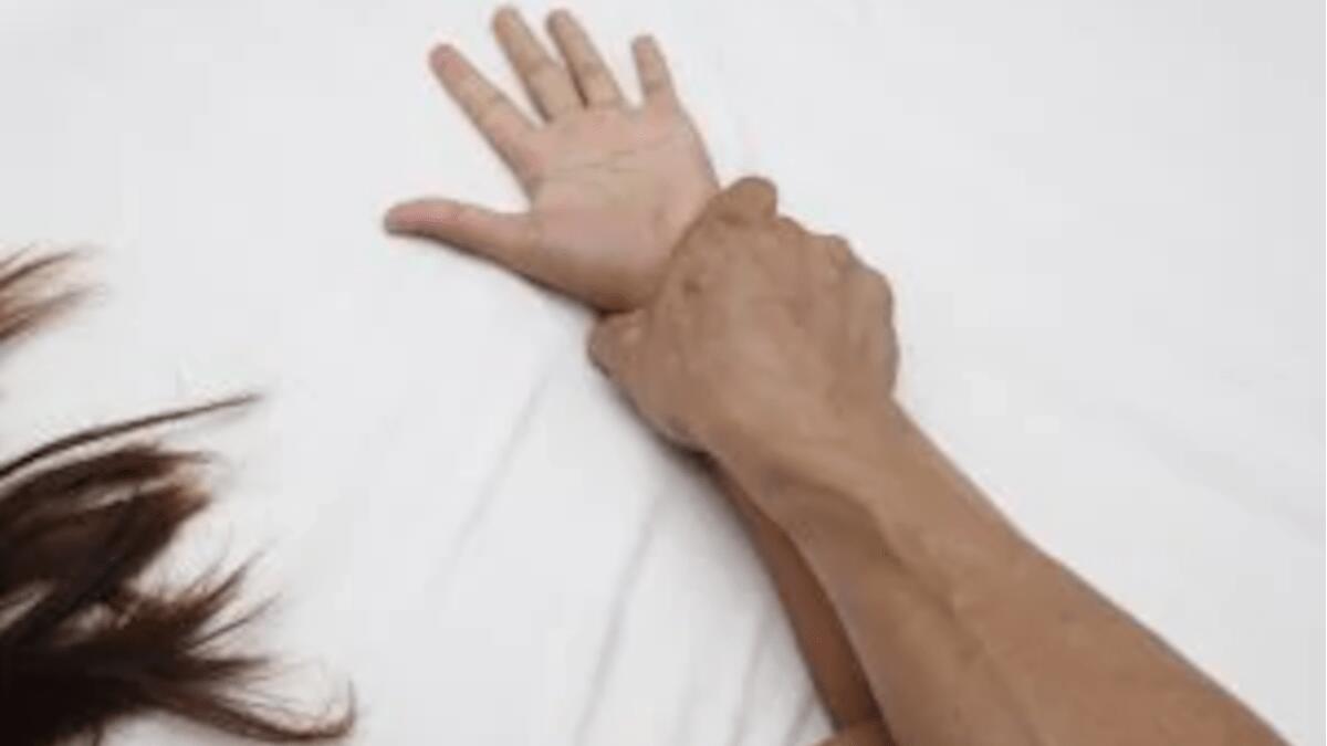 Violenta e picchia la convivente noncurante del figlio di quattro anni - 
