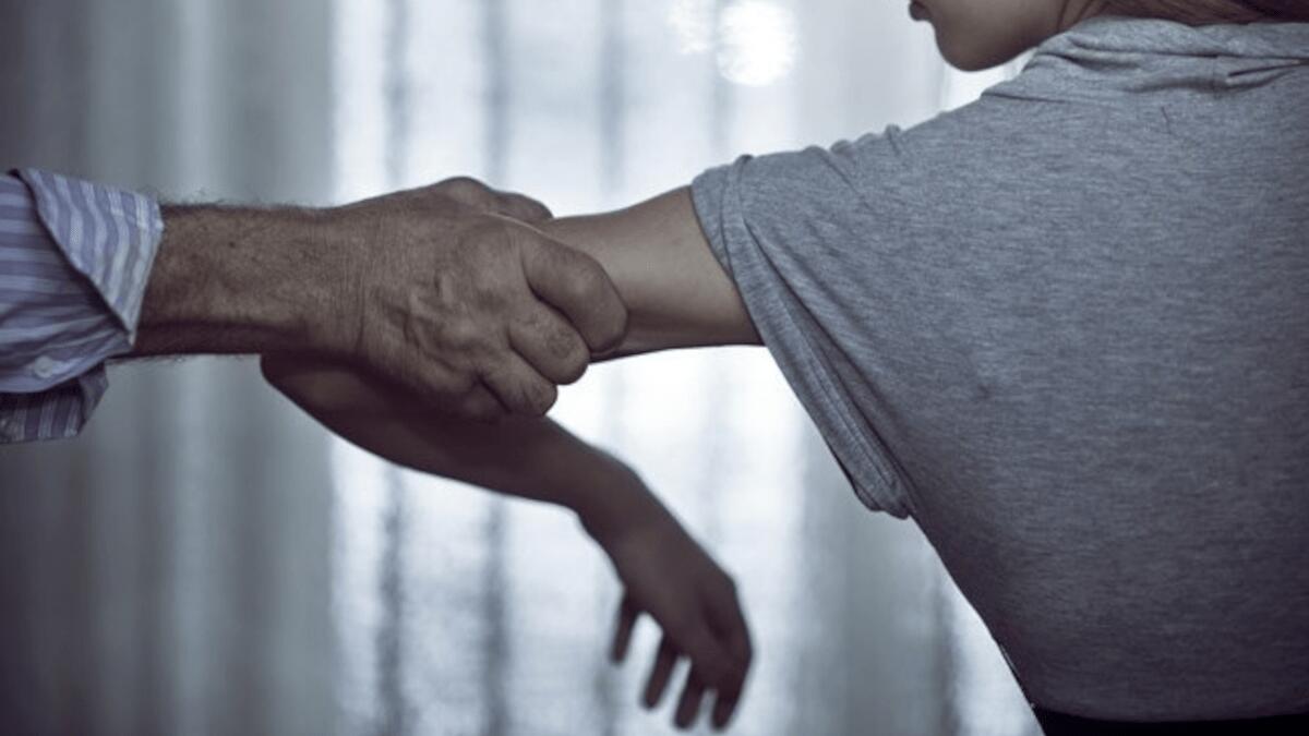 Il marito tenta di picchiarla: eseguita misura cautelare a tutela della moglie (I FATTI) - 