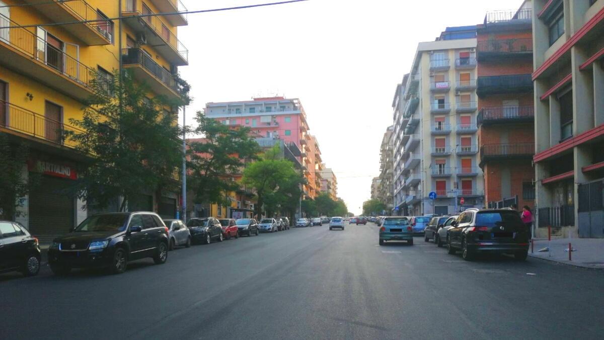 Fine dei lavori su viale Mario Rapisardi, ma manca la segnaletica stradale verticale - 