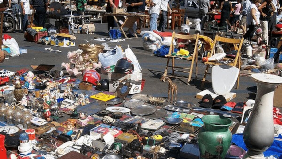 Va al mercatino delle pulci e ritrova gli oggetti rubati pochi giorni prima (I FATTI) - 