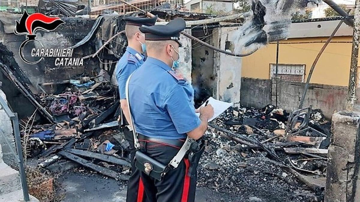 40enne da a fuoco alla baracca in cui dome il cognato (I FATTI) - 