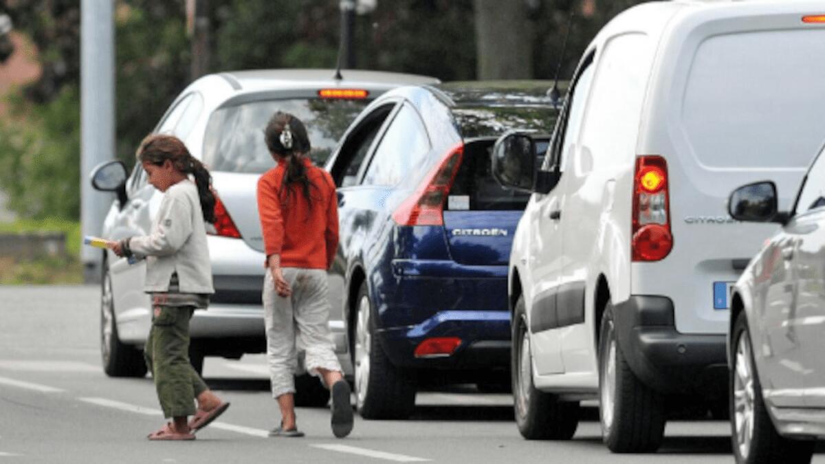 Rumena impiegava minori per accattonaggio, fermata ai controlli dell’aeroporto (I DETTAGLI) - 