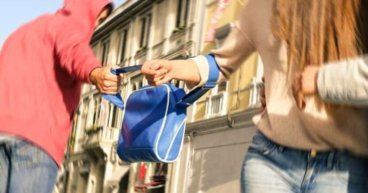 Rapina violenta ai danni di una ragazza con fuga ad alta velocità - 