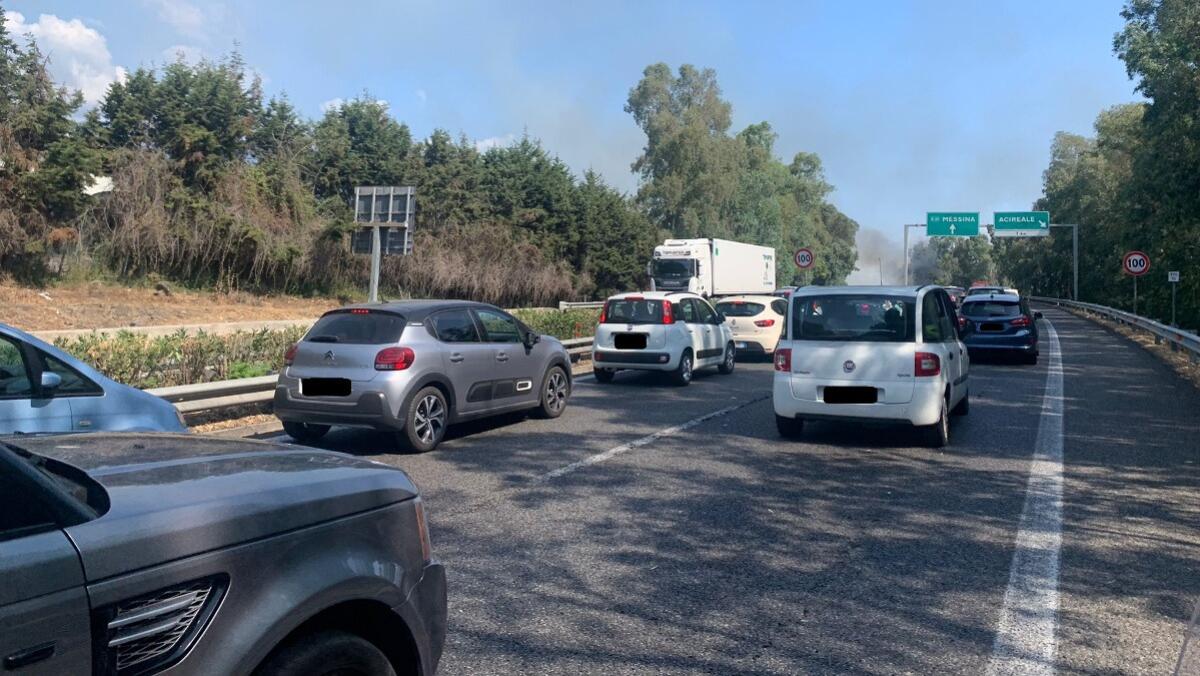 Problemi sull'autostrada “Catania-Siracusa” e A18: code chilometriche, incendi e cantieri - 