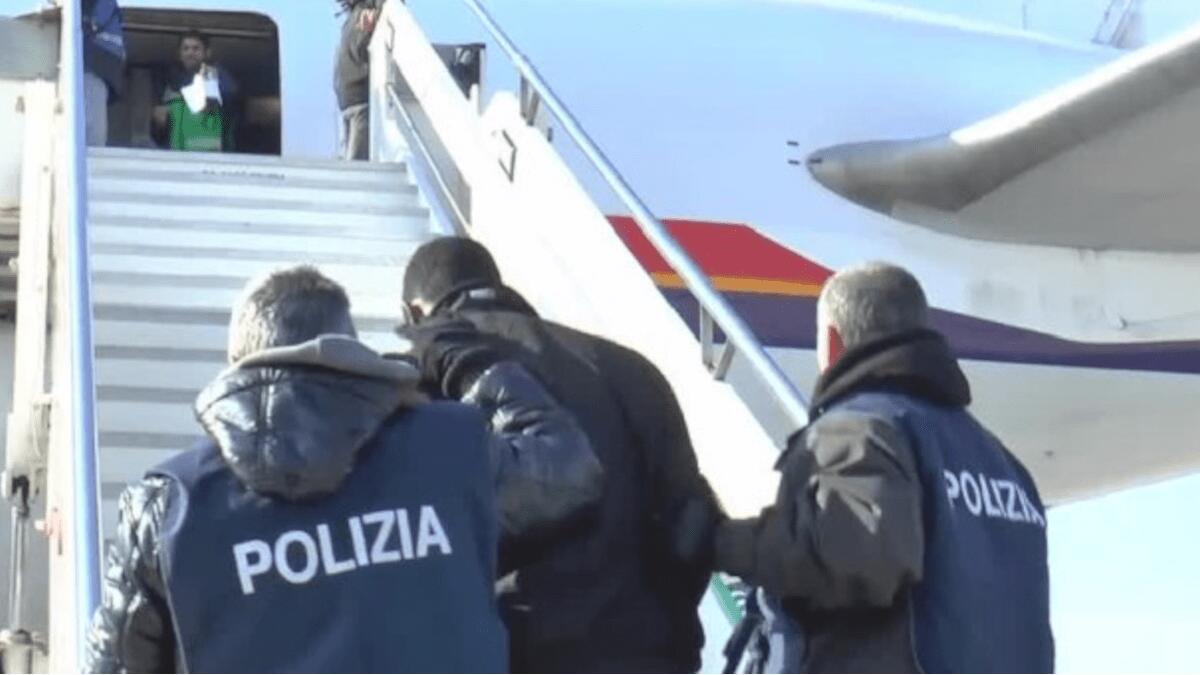 Tentò furto ed aggredì gli agenti: senegalese momentaneamente liberato subisce l’espulsione - 
