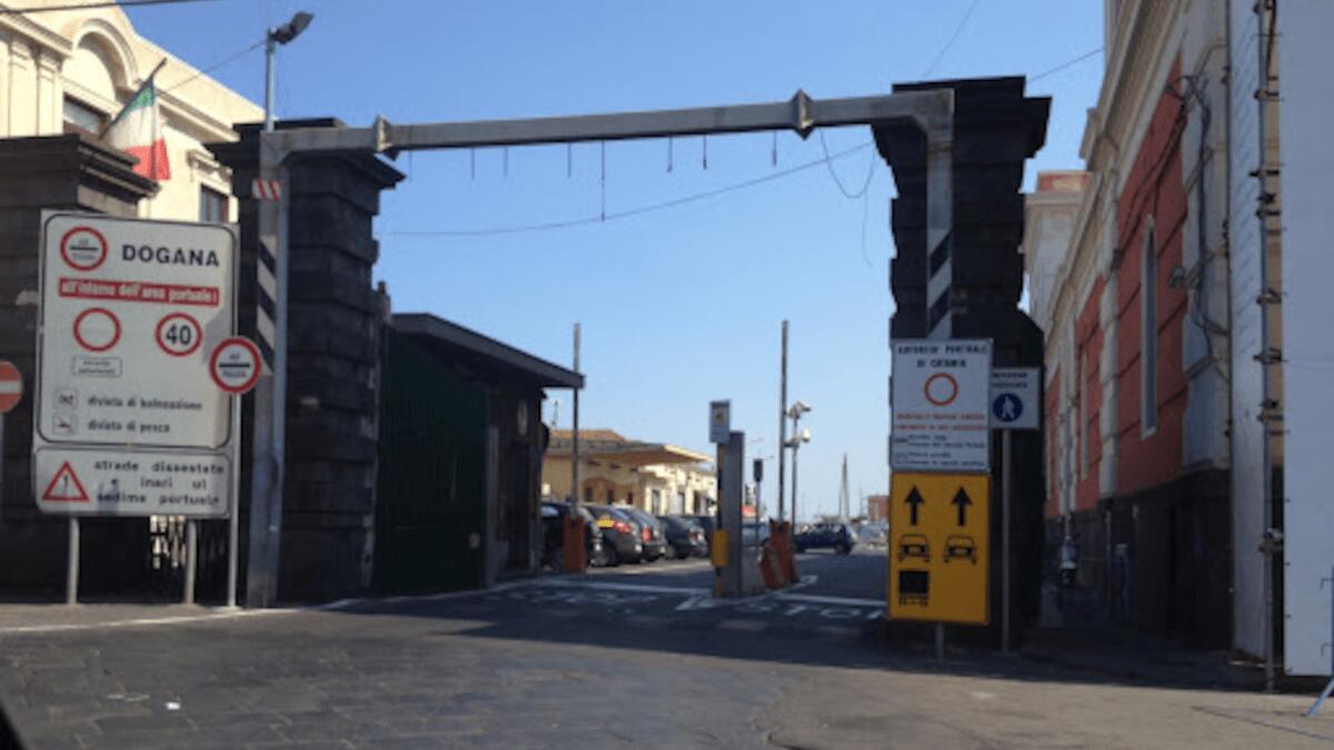Ruba una moto caricandola sul furgone al porto di Catania (I DETTAGLI) - 