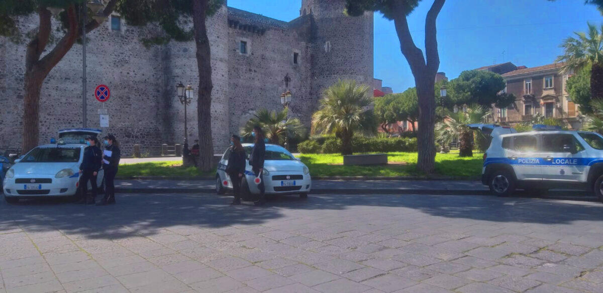 43 verbali e sequestri di scooter nei pressi di Castello Ursino - 