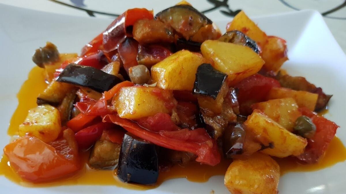 "A Capunata" Catanese: Perché è Più Buona di Quella Palermitana? - 