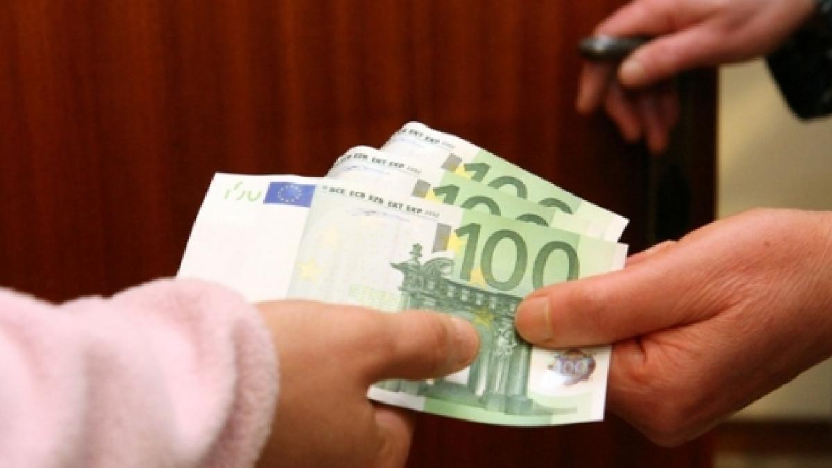 Sottraggono 627.000 euro a un famigliare: madre e figlio accusati di circonvenzione di incapace - 
