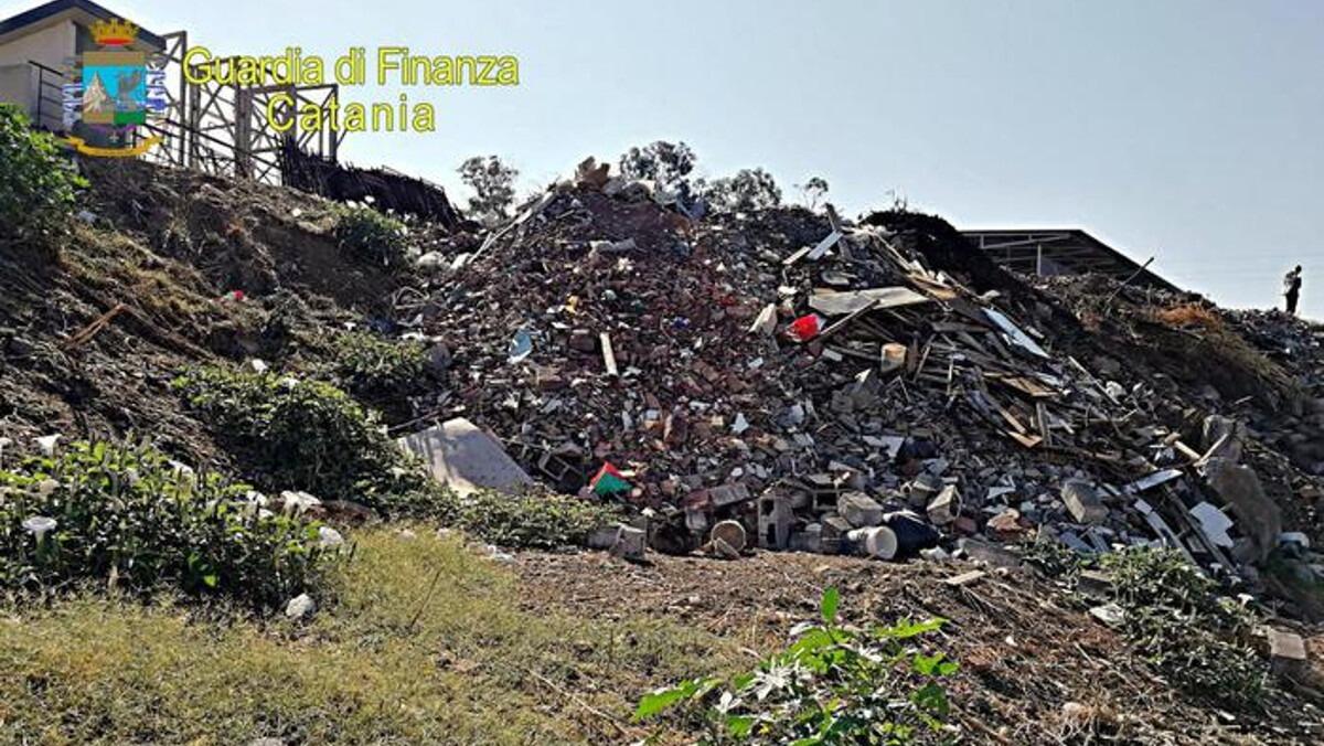 Guardia di Finanza sequestra discarica abusiva nel catanese (I DETTAGLI) - 