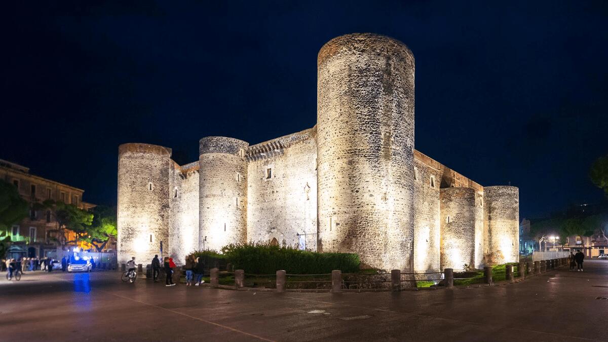 Pedonalizzazione sperimentale della zona di Castello Ursino ma solo per sei giorni (I DETTAGLI) - 
