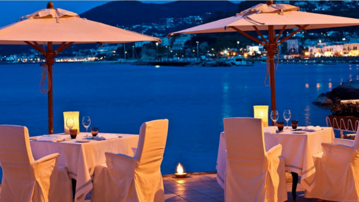 Musica a palla e assembramento di circa 80 persone in un ristorante all’aperto in zona gialla - 