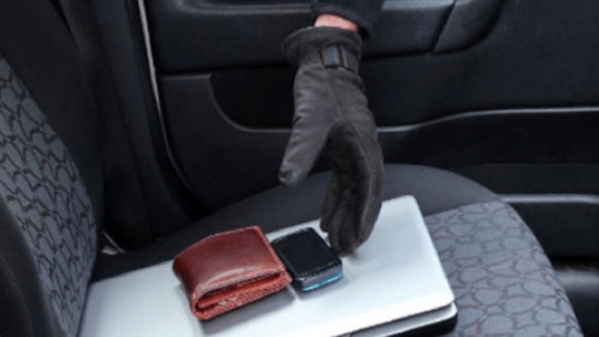 Chiede informazioni mentre sfila il portafoglio con criminale maestria (I DETTAGLI) - 