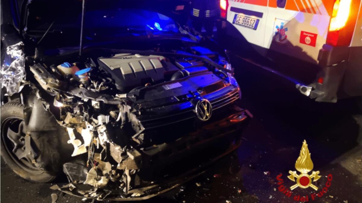 Soccorrono automobilista dopo incidente: ambulanza 118 travolta, medico e infermiera in ospedale (I DETTAGLI) - 