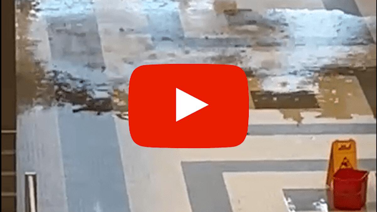 Piove dentro il Tribunale di Catania: udienze sospese fino a sabato (VIDEO) - 