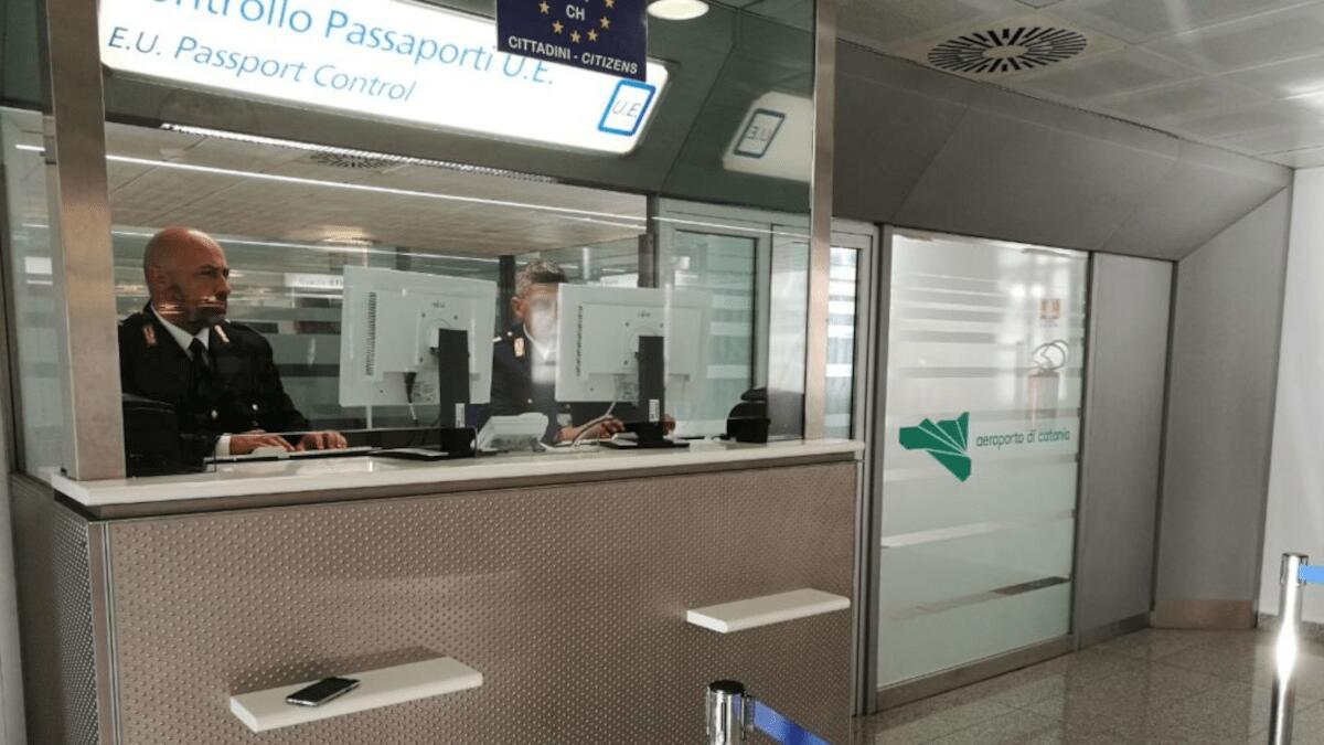 Bengalese “tradito” dall'atteggiamento nervoso all’aeroporto: doveva essere in carcere (I FATTI) - 