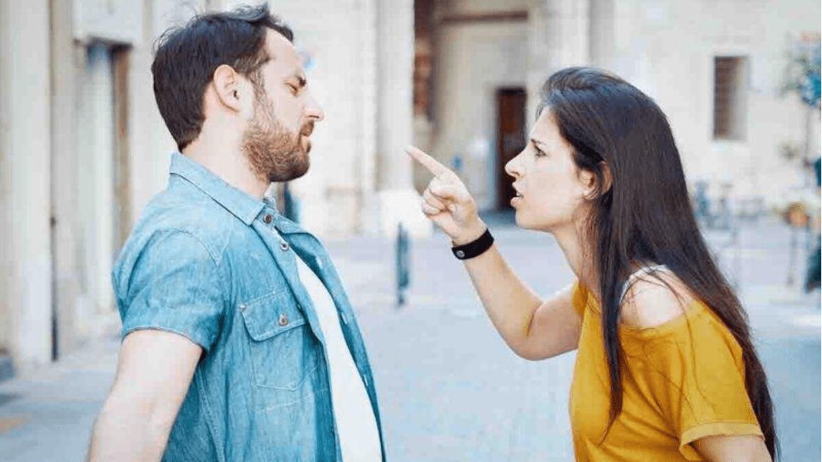 Gli agenti si “intromettono” nella lite di coppia e lui li aggredisce - 