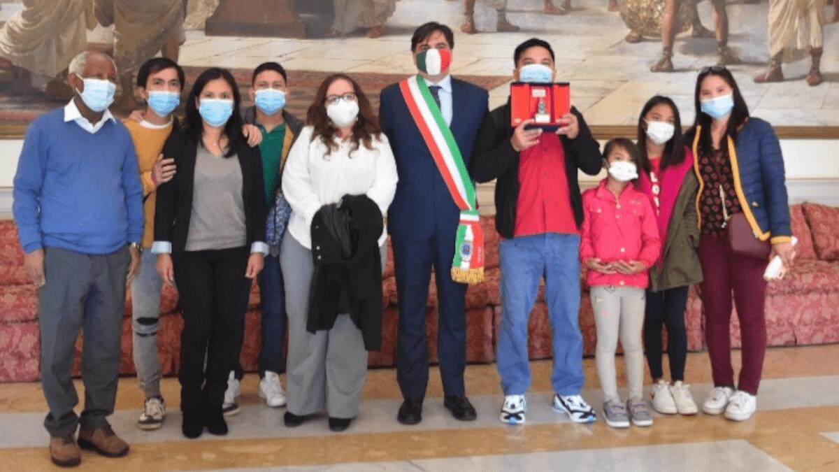 Salva donna durante nubifragio: elefantino d’argento a Celestino Floralde. Pogliese: «Un eroe» - 