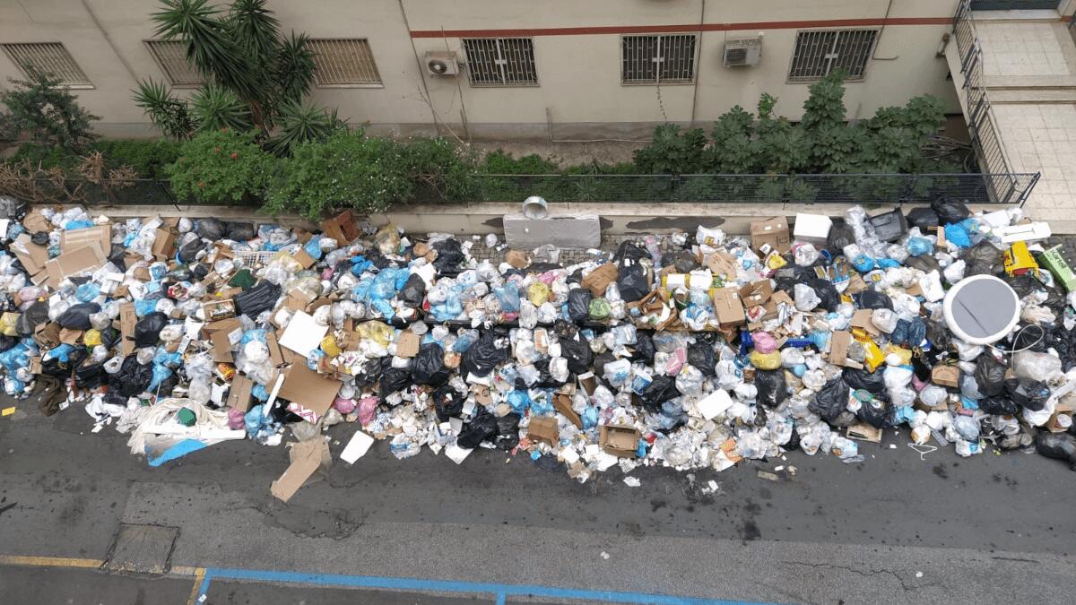 Emergenza rifiuti: dopo cinque giorni la promessa non è mantenuta - 
