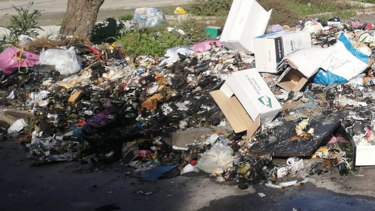 Catania, spazzatura data alle fiamme. Ersilia Saverino: “Servono misure incisive ed efficaci” - 