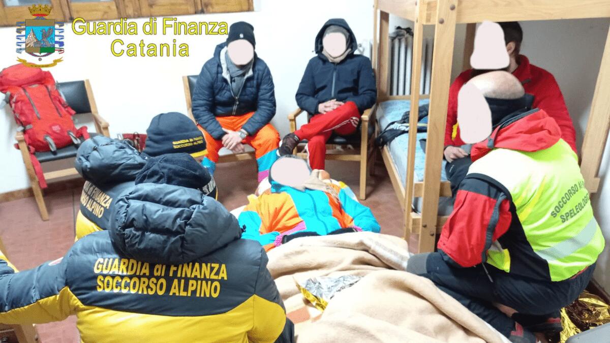 Escursionisti bloccati da ghiaccio e neve sull’Etna salvati dai tempestivi soccorsi - 
