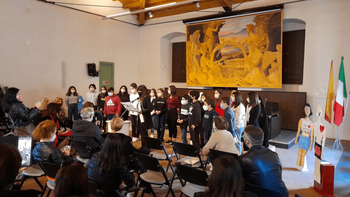 Flash mob al Palazzo della Cultura per la giornata contro la violenza sulle donne - 