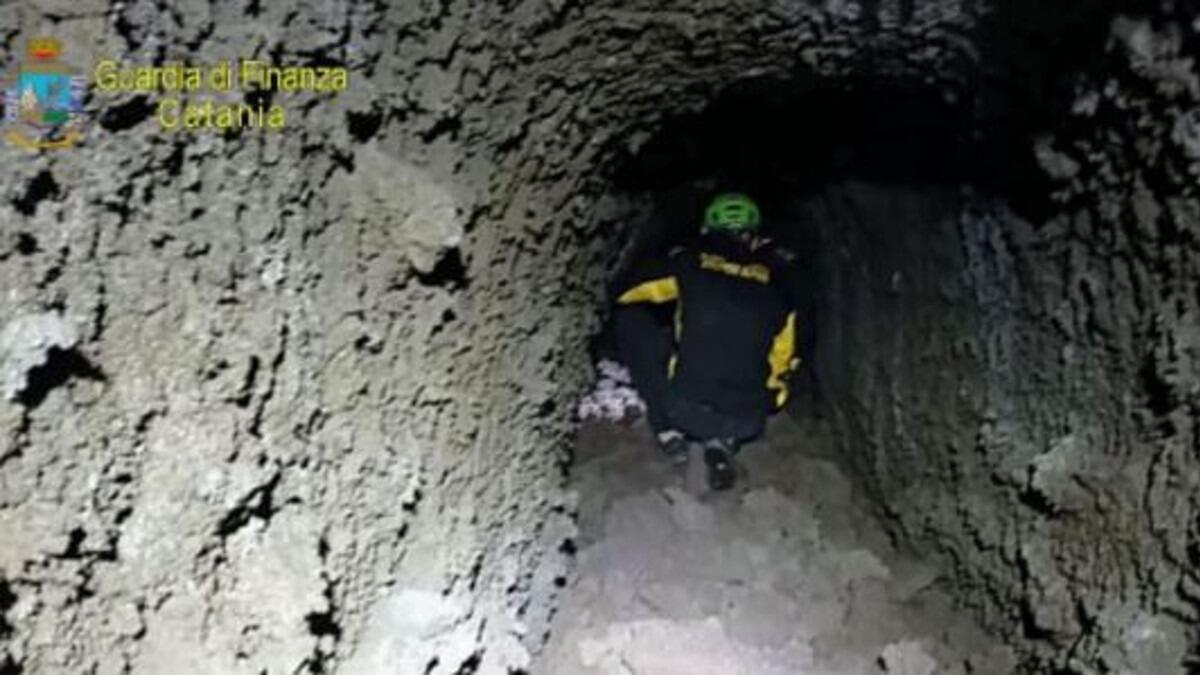 Resti di un uomo trovati in una grotta dell'Etna: si cercano i famigliari - 