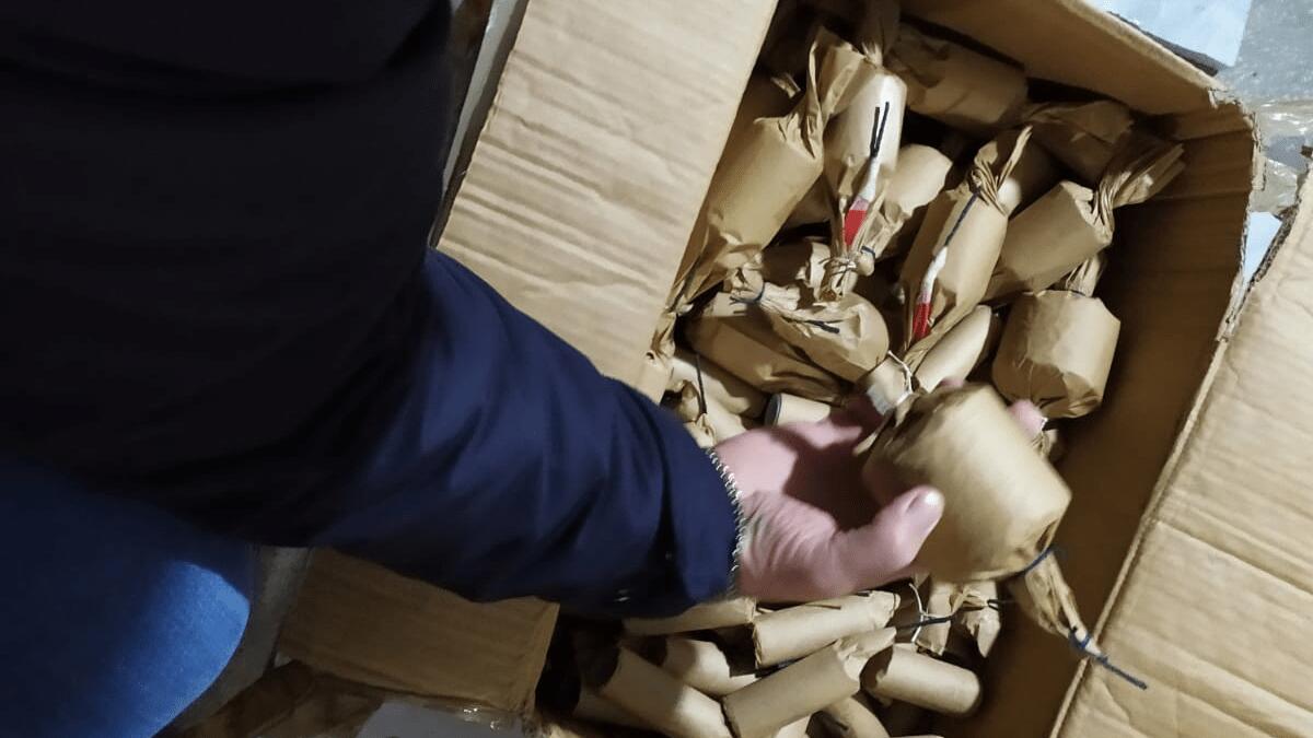 Bombe carte e altro materiale esplodente in garage destinate al mercato illegale - 