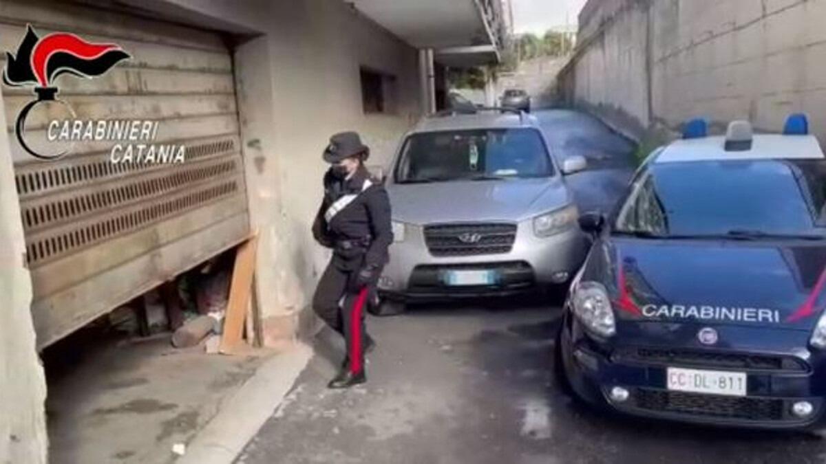 Gravina di Catania, ventenne abusata e ricattata del "branco" (I FATTI) - 