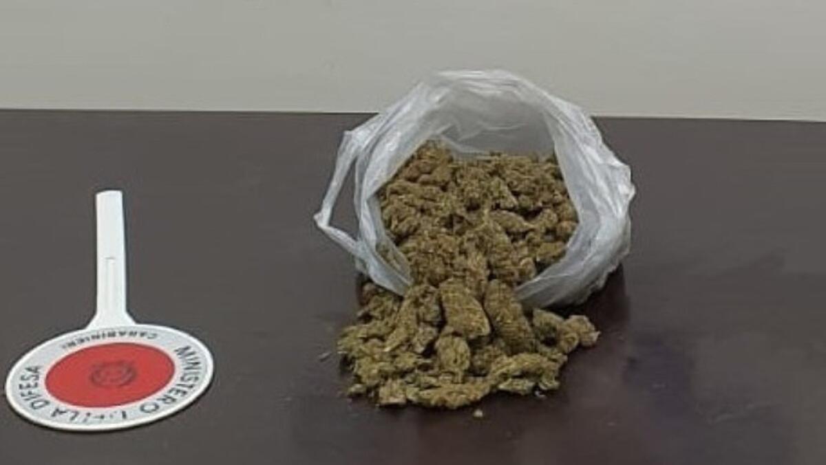 Trasportava droga in auto insieme la moglie e i figli minorenni - 