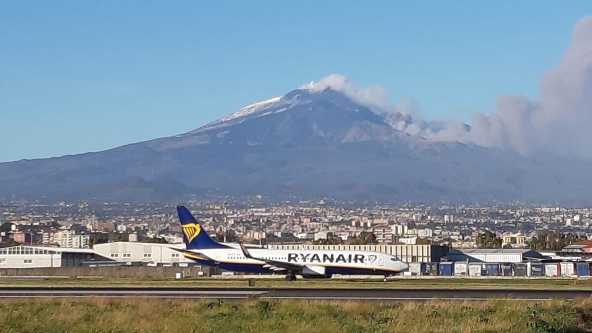 Fine dell'attività stromboliana sull'Etna: riapre l'aeroporto - 