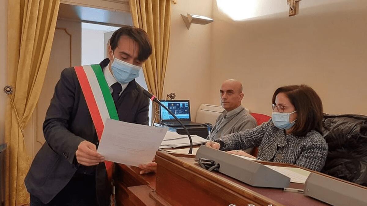 Insediato ufficialmente il nuovo consiglio comunale: il giuramento del Sindaco - 