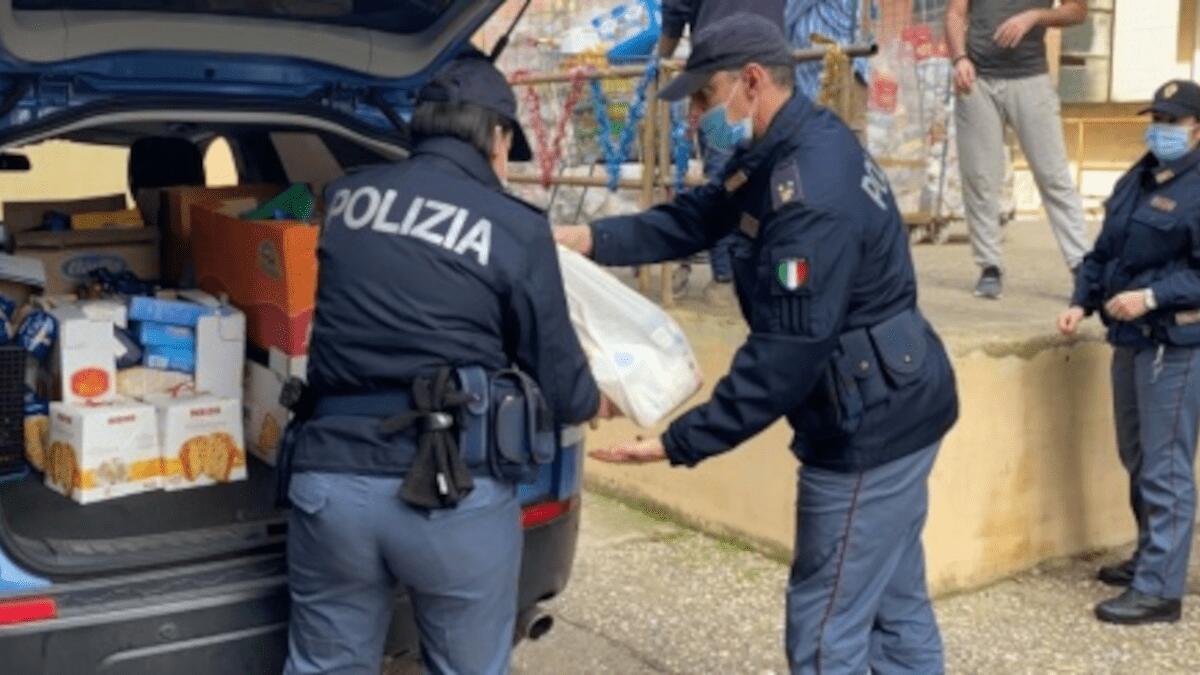 Raccolta benefica della Polizia per i più bisognosi - 