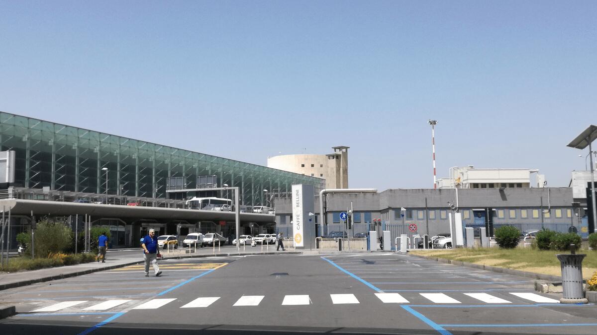 Coppia unita dall’amore e soprattutto dal crimine ruba smartwatch di circa 400 euro all’aeroporto - 