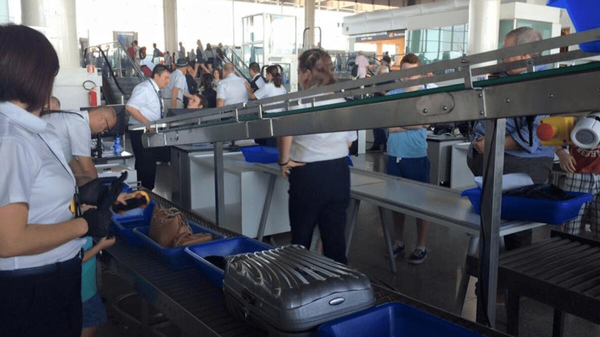 Passeggero in partenza per Roma trovato ai controlli aeroportuali con due armi (I DETTAGLI) - 