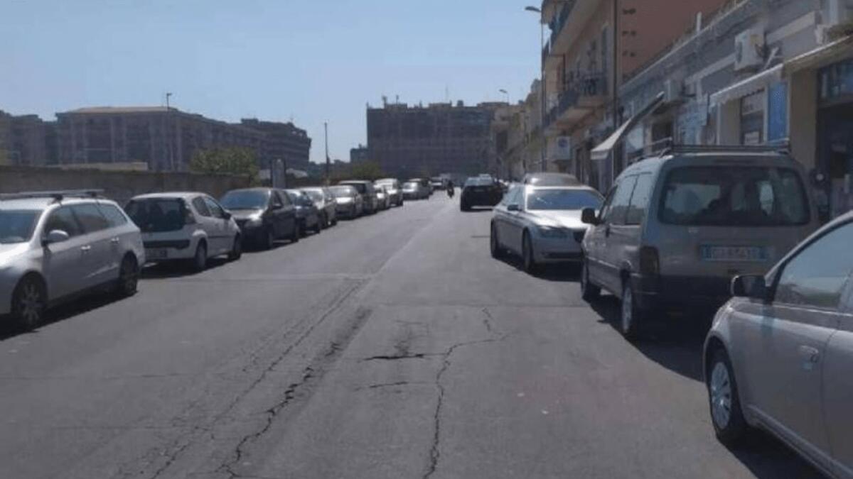 Stranieri assistono a furto, intervengono e consegnano ladro alla Polizia - 
