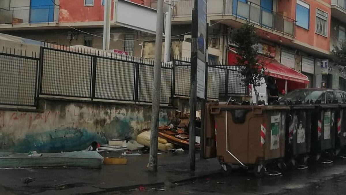 Catania ancora invasa dai rifiuti: "Cosa succederà quando le discariche saranno stracolme?" - 