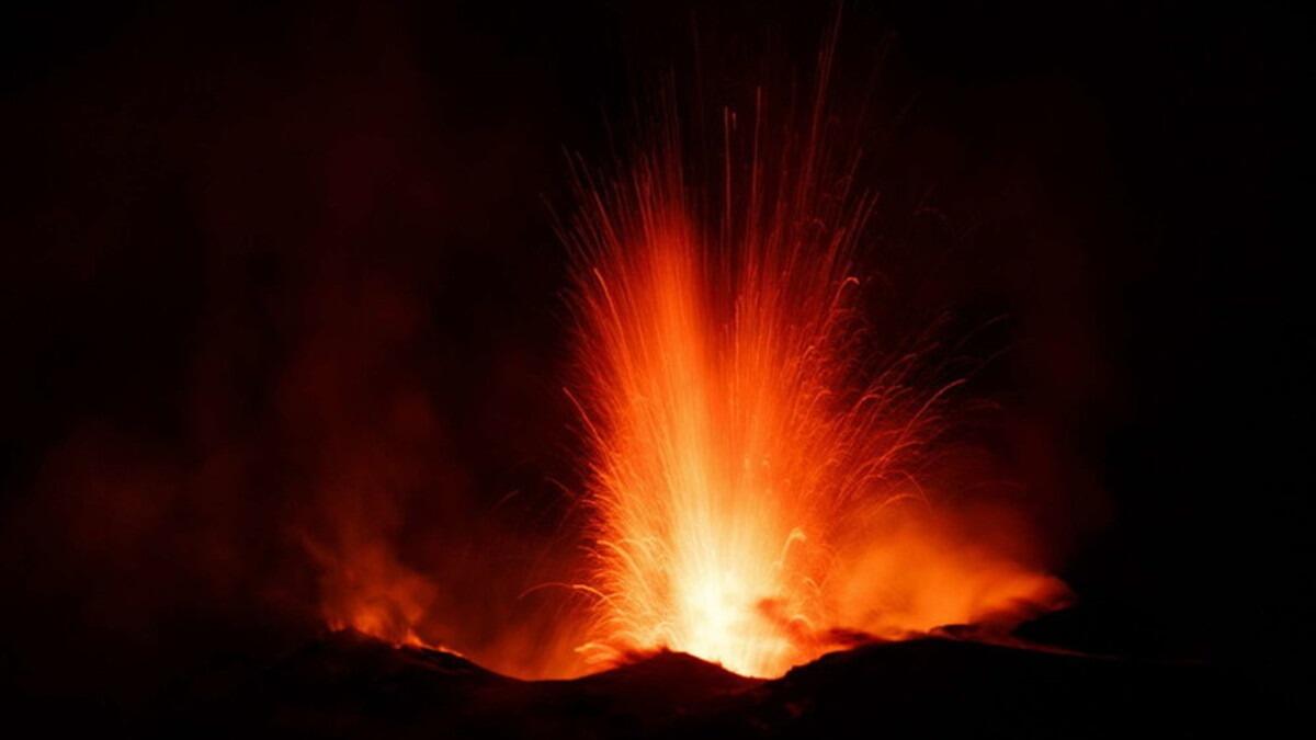 Lo spettacolo dell'Etna: cessata l'eruzione dal cratere di Sud-Est - 