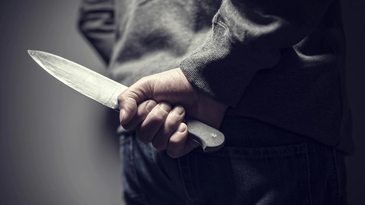 Minorenne accoltella coetaneo all’uscita dalla scuola media per “amore” (I DETTAGLI) - 
