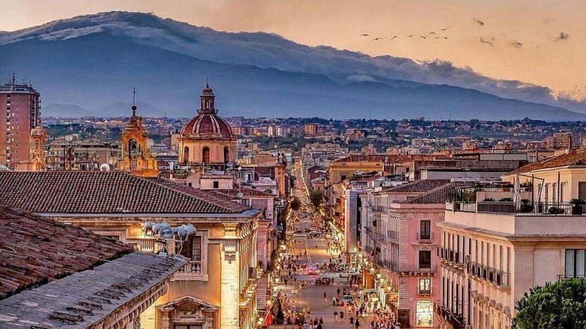 "Catania, teatro in chiaroscuro": ecco come la Rai racconta la città etnea - 
