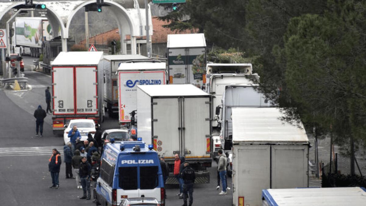 Blocco Tir e caro carburante: la protesta in Sicilia è sospesa, merito di un accordo con Gdo (I DETTAGLI) - 