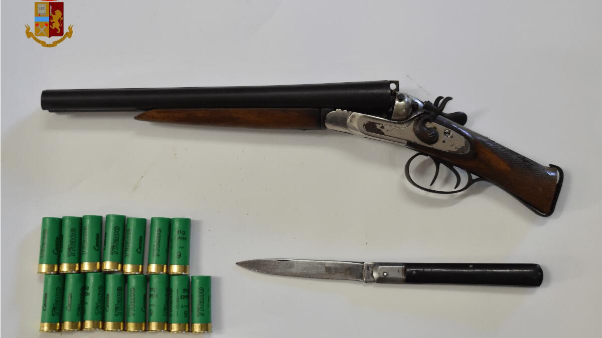 Pregiudicato individuato dagli agenti: trovato fucile illegale occultato con svariate munizioni - 