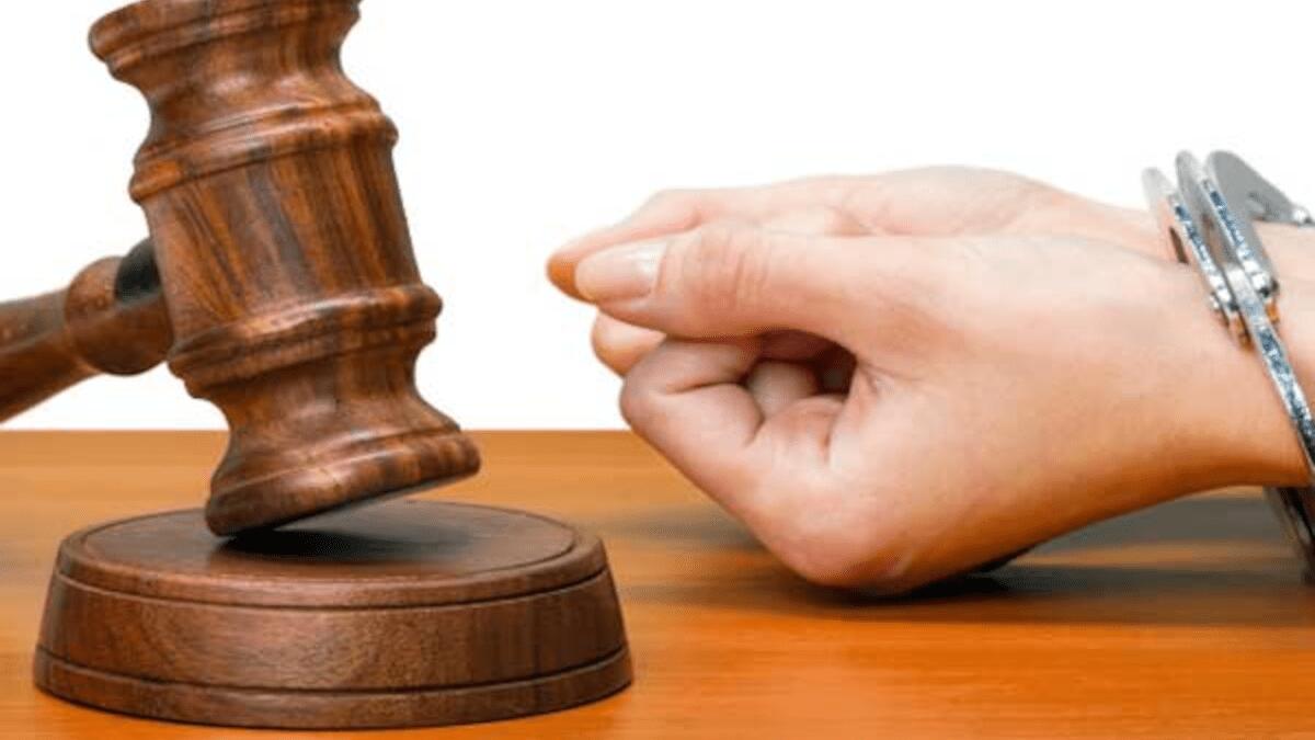 Agli arresti continua ad accumulare pene ed eccede il massimale: trasferito in carcere - 