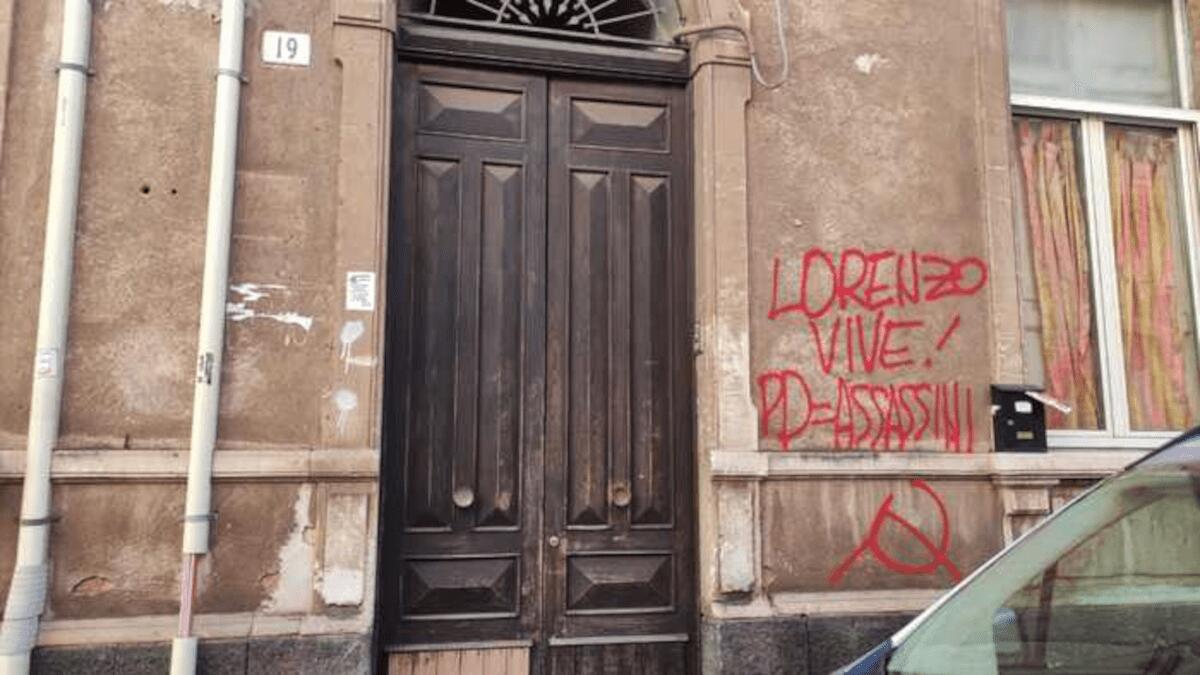 Atti vandalici e minacce alla sede del PD di Catania: «Lorenzo vive! PD=assassini» - 