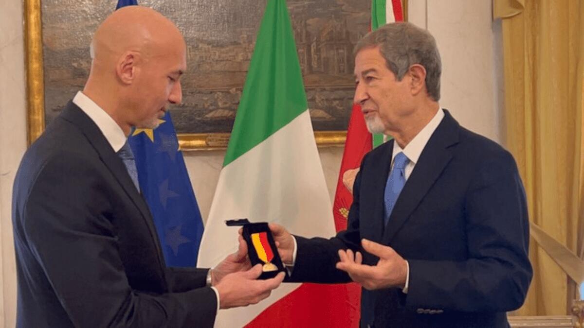 Presidente Regione Musumeci consegna medaglia d’oro al Valore civile a Luca Parmitano - 