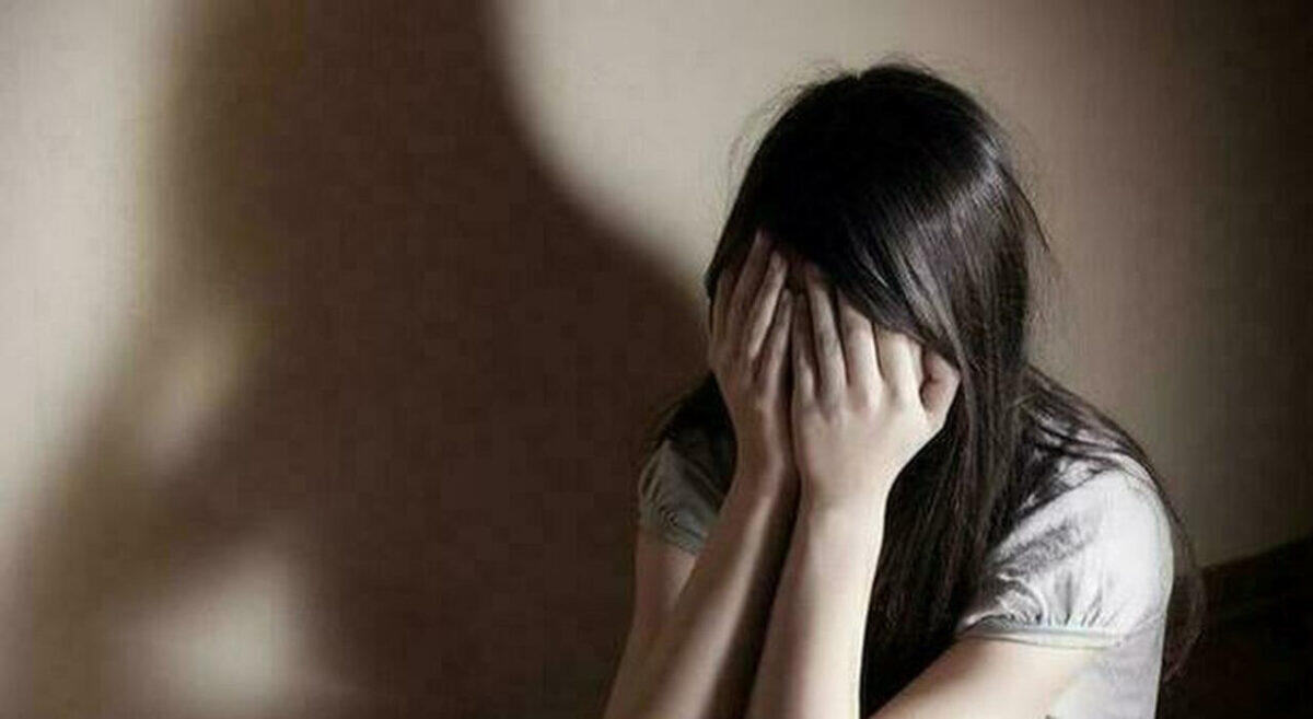 Usavano la figlia 14enne come "merce di scambio" per cibo e soldi (I DETTAGLI) - 