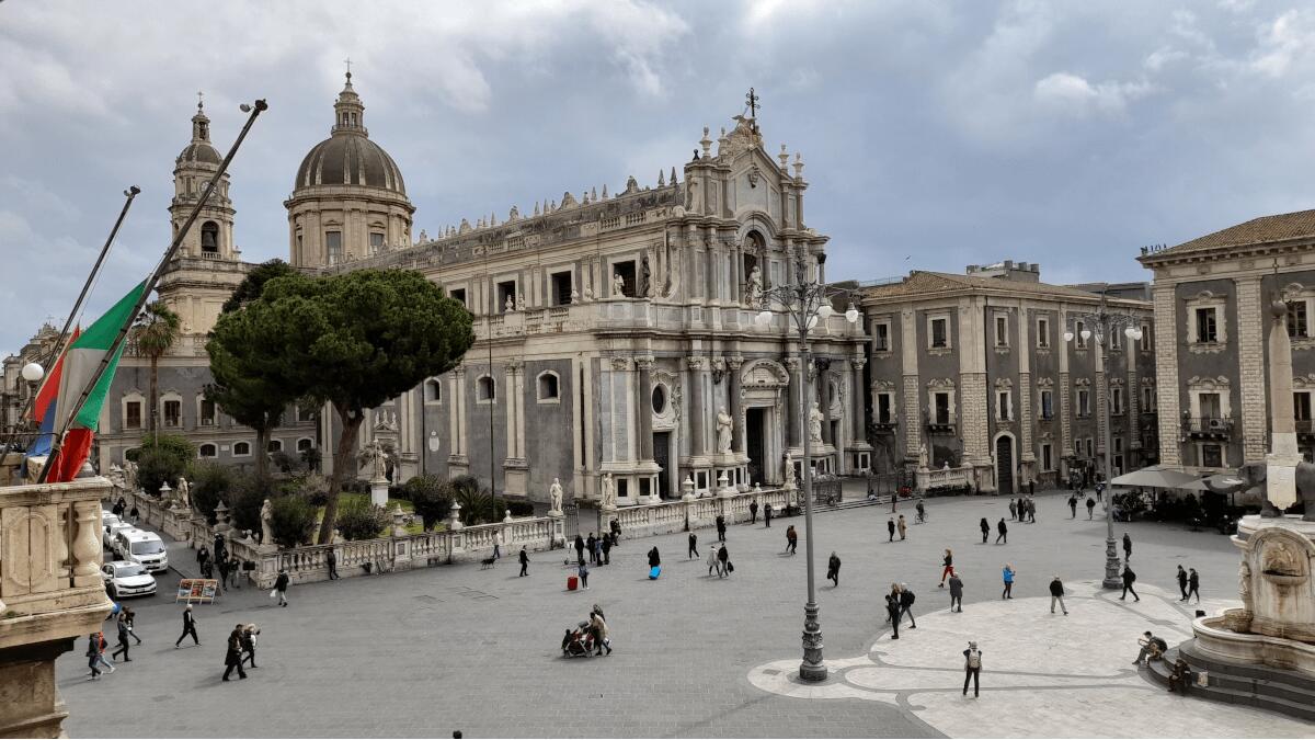 Bandiere a mezz’asta a Palazzo degli Elefanti per la giornata in memoria delle vittime Coronavirus - 