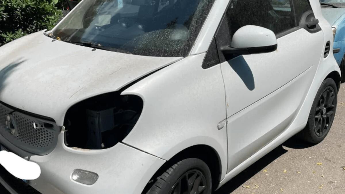 Il ritorno del meccanico-ladro: nuovamente sorpreso ad asportare parti di una Smart - 