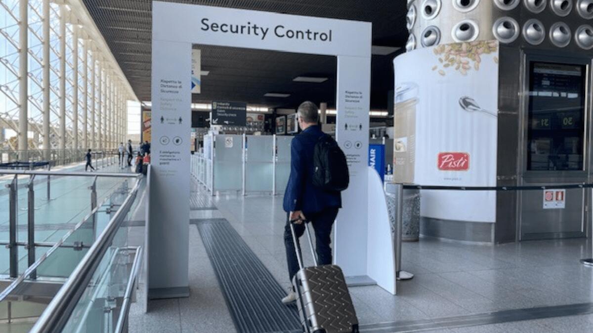 Ruba orologio prima della vacanza a Milano, al rientro lo accolgono gli agenti (I FATTI) - 